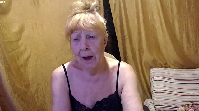 Snapshot of _Estelitta_5 chatting on 10/15/25, 03:56 Estelitta 5 online show from 10/15/25, 03:56