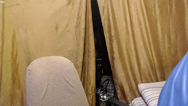 Snapshot of _Estelitta_5 chatting on 10/29/25, 04:31 Estelitta 5 online show from 10/29/25, 04:31