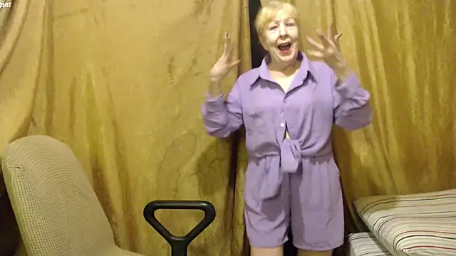 Snapshot of _Estelitta_5 chatting on 11/16/25, 05:18 Estelitta 5 online show from 11/16/25, 05:18