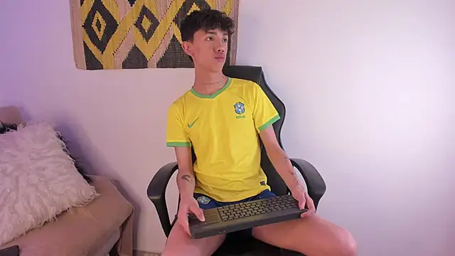 Snapshot of Tomy_Rox chatting on 12/29/24, 09:30 Tomy Rox online show from 12/29/24, 09:30