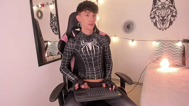 Snapshot of Tomy_Rox chatting on 01/11/25, 08:43 Tomy Rox online show from 01/11/25, 08:43