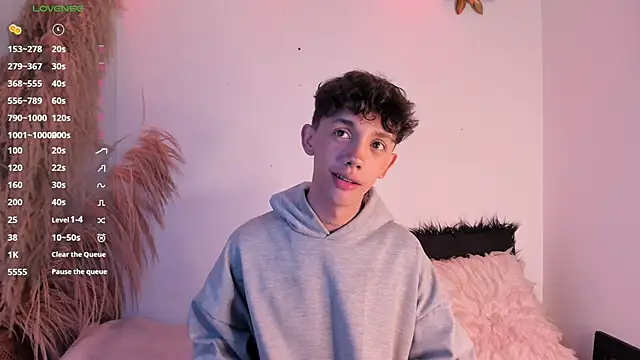 Snapshot of Tomy_Rox chatting on 01/13/25, 08:37 Tomy Rox online show from 01/13/25, 08:37