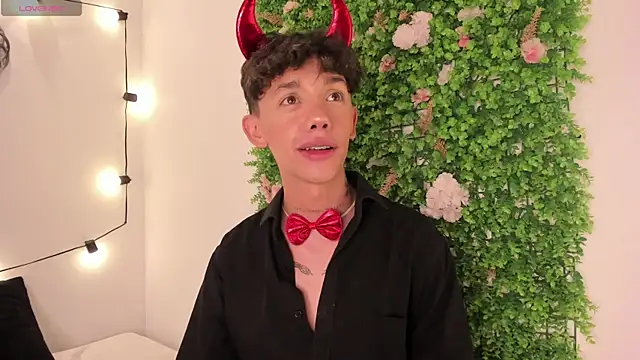 Snapshot of Tomy_Rox chatting on 01/14/25, 08:48 Tomy Rox online show from 01/14/25, 08:48