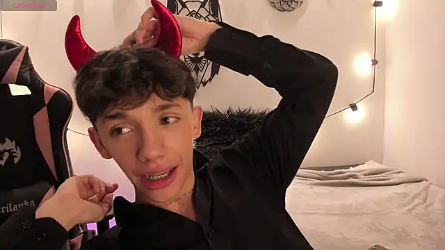 Snapshot of Tomy_Rox chatting on 01/14/25, 11:58 Tomy Rox online show from 01/14/25, 11:58