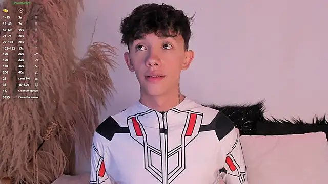 Snapshot of Tomy_Rox chatting on 01/18/25, 07:04 Tomy Rox online show from 01/18/25, 07:04