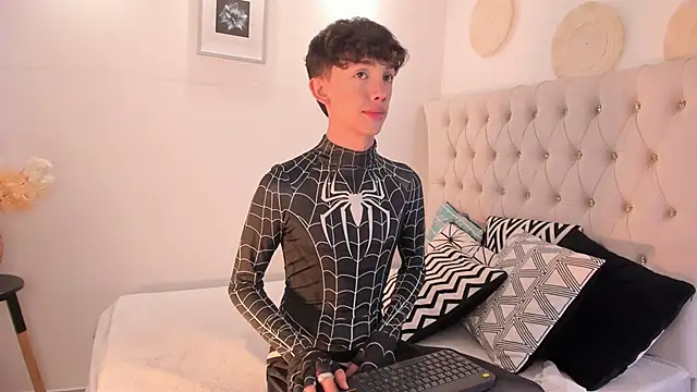 Snapshot of Tomy_Rox chatting on 01/22/25, 03:41 Tomy Rox online show from 01/22/25, 03:41