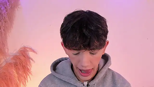 Snapshot of Tomy_Rox chatting on 01/24/25, 08:22 Tomy Rox online show from 01/24/25, 08:22