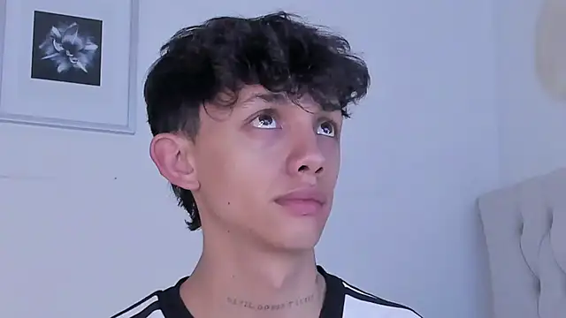 Snapshot of Tomy_Rox chatting on 01/26/25, 07:31 Tomy Rox online show from 01/26/25, 07:31