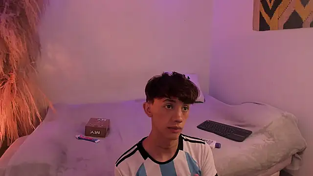 Snapshot of Tomy_Rox chatting on 02/05/25, 08:57 Tomy Rox online show from 02/05/25, 08:57