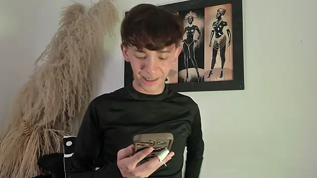 Snapshot of Tomy_Rox chatting on 02/06/25, 11:04 Tomy Rox online show from 02/06/25, 11:04