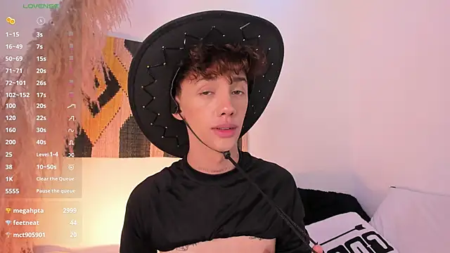 Snapshot of Tomy_Rox chatting on 02/19/25, 11:04 Tomy Rox online show from 02/19/25, 11:04