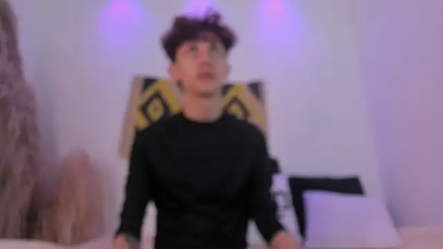 Snapshot of Tomy_Rox chatting on 02/24/25, 08:36 Tomy Rox online show from 02/24/25, 08:36