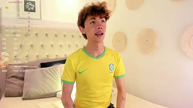 Snapshot of Tomy_Rox chatting on 03/22/25, 07:20 Tomy Rox online show from 03/22/25, 07:20