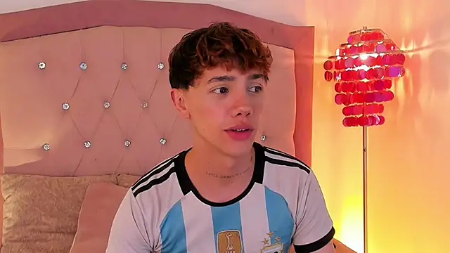 Snapshot of Tomy_Rox chatting on 09/14/25, 04:11 Tomy Rox online show from 09/14/25, 04:11