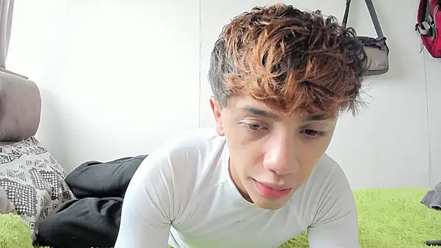 Snapshot of Tomy_Rox chatting on 09/23/25, 06:55 Tomy Rox online show from 09/23/25, 06:55