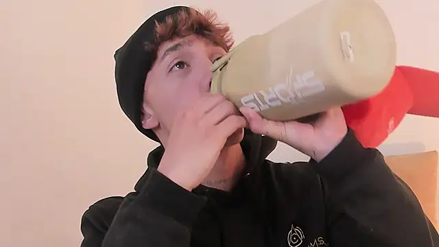 Snapshot of Tomy_Rox chatting on 09/29/25, 08:35 Tomy Rox online show from 09/29/25, 08:35