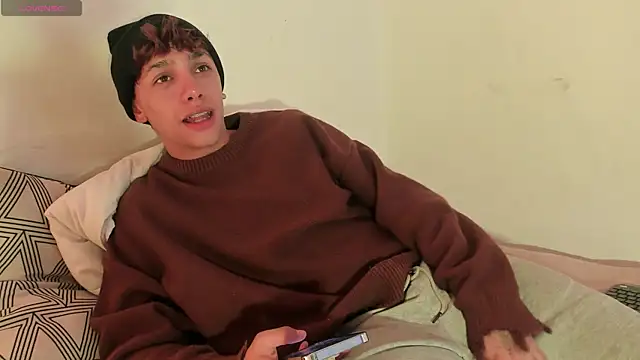 Snapshot of Tomy_Rox chatting on 10/13/25, 07:36 Tomy Rox online show from 10/13/25, 07:36