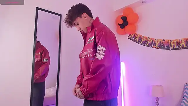 Snapshot of Tomy_Rox chatting on 10/16/25, 08:32 Tomy Rox online show from 10/16/25, 08:32