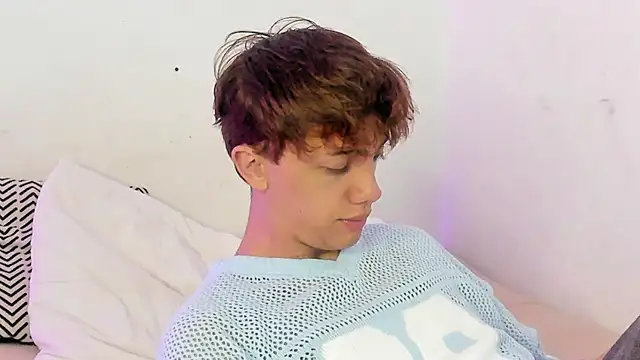 Snapshot of Tomy_Rox chatting on 10/22/25, 08:30 Tomy Rox online show from 10/22/25, 08:30