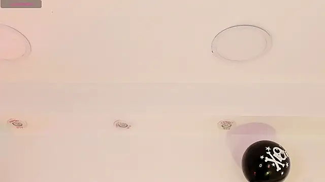 Snapshot of Tomy_Rox chatting on 10/29/25, 07:37 Tomy Rox online show from 10/29/25, 07:37