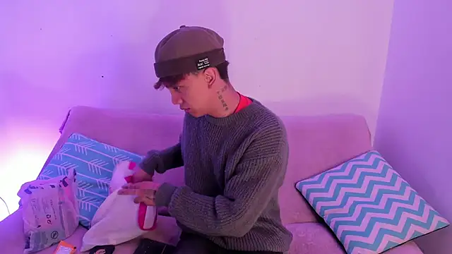 Snapshot of Tomy_Rox chatting on 11/12/25, 08:52 Tomy Rox online show from 11/12/25, 08:52