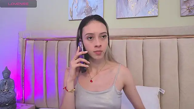 Snapshot of sophiia_grey_1 chatting on 09/09/25, 09:47 sophiia grey 1 online show from 09/09/25, 09:47