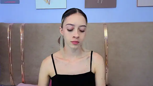 Snapshot of sophiia_grey_1 chatting on 09/22/25, 08:55 sophiia grey 1 online show from 09/22/25, 08:55