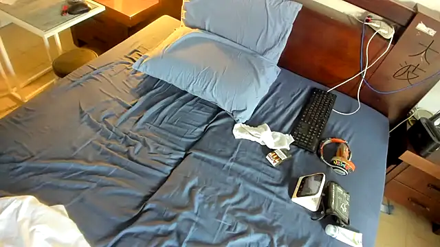 Snapshot of CTPuIITu3 chatting on 09/19/25, 04:03 CTPuIITu3 online show from 09/19/25, 04:03