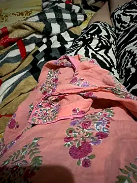 Snapshot of Meghnaaaaaa chatting on 11/09/25, 02:04 Meghnaaaaaa online show from 11/09/25, 02:04