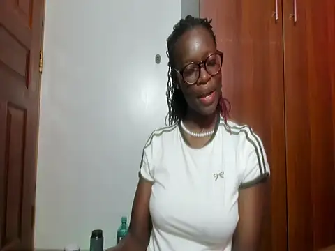 Snapshot of afro_pop chatting on 12/30/24, 04:53 afro pop online show from 12/30/24, 04:53