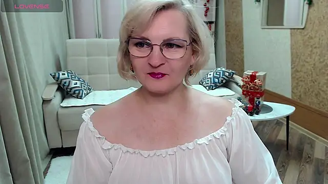 Snapshot of BlondeBrilliant7 chatting on 12/15/24, 05:31 BlondeBrilliant7 online show from 12/15/24, 05:31