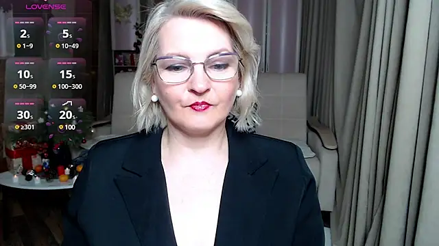 Snapshot of BlondeBrilliant7 chatting on 12/21/24, 08:21 BlondeBrilliant7 online show from 12/21/24, 08:21