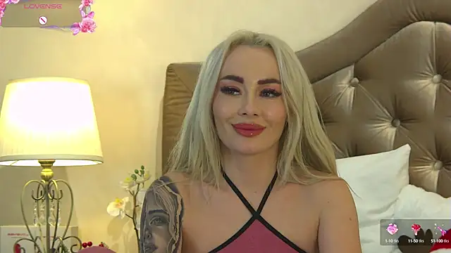 Snapshot of FrancescaMcGray chatting on 12/17/24, 04:00 FrancescaMcGray online show from 12/17/24, 04:00