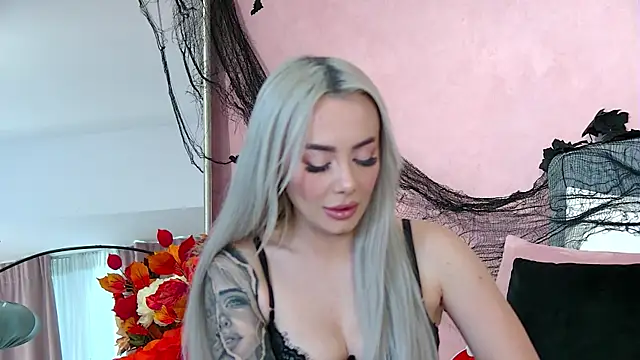 FrancescaMcGray online show from 10/30/25, 08:27