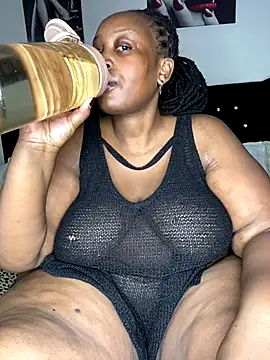 MsWhiteChocolatte online show from 10/07/25, 09:17