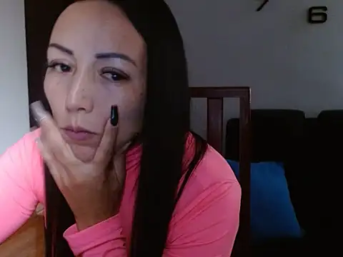 Snapshot of Laura_martin_ chatting on 01/25/25, 11:00 Laura martin online show from 01/25/25, 11:00
