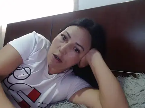 Snapshot of Laura_martin_ chatting on 03/16/25, 09:16 Laura martin online show from 03/16/25, 09:16