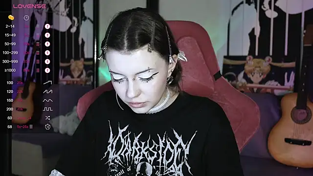 Snapshot of prettybones chatting on 12/20/24, 12:27 prettybones online show from 12/20/24, 12:27