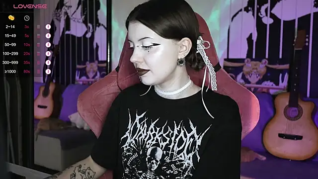 Snapshot of prettybones chatting on 12/21/24, 12:27 prettybones online show from 12/21/24, 12:27