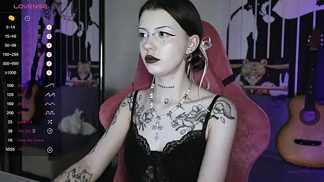 Snapshot of prettybones chatting on 12/27/24, 12:01 prettybones online show from 12/27/24, 12:01