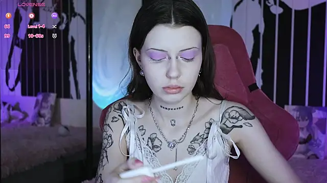 Snapshot of prettybones chatting on 02/25/25, 10:15 prettybones online show from 02/25/25, 10:15