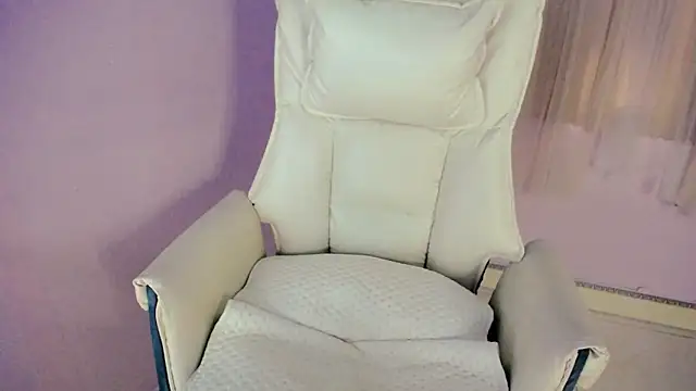 Snapshot of __18Angel__ chatting on 10/28/25, 06:50 18Angel online show from 10/28/25, 06:50