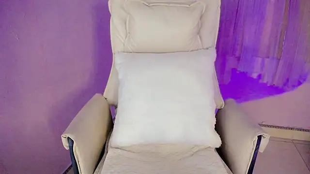 Snapshot of __18Angel__ chatting on 11/12/25, 06:25 18Angel online show from 11/12/25, 06:25