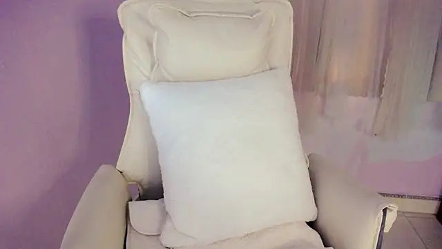 Snapshot of __18Angel__ chatting on 11/19/25, 06:46 18Angel online show from 11/19/25, 06:46