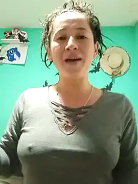 Snapshot of emilypoppy3 chatting on 12/05/24, 07:06 emilypoppy3 online show from 12/05/24, 07:06
