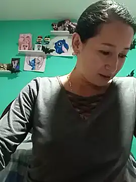 Snapshot of emilypoppy3 chatting on 12/12/24, 02:44 emilypoppy3 online show from 12/12/24, 02:44