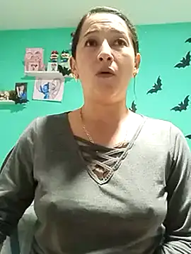 Snapshot of emilypoppy3 chatting on 12/13/24, 01:59 emilypoppy3 online show from 12/13/24, 01:59