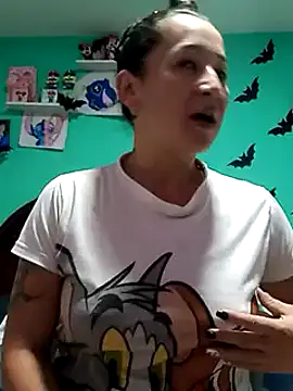 Snapshot of emilypoppy3 chatting on 12/17/24, 06:53 emilypoppy3 online show from 12/17/24, 06:53