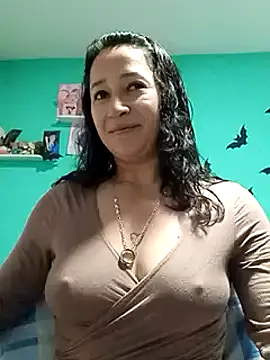 Snapshot of emilypoppy3 chatting on 12/18/24, 01:34 emilypoppy3 online show from 12/18/24, 01:34