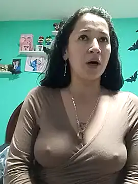 Snapshot of emilypoppy3 chatting on 12/18/24, 04:39 emilypoppy3 online show from 12/18/24, 04:39
